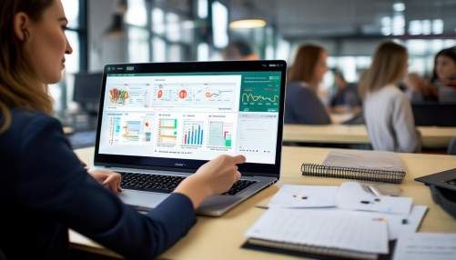 所以啊，如果你还在靠Excel、微信群、