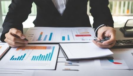 其次是价格合理性，要根据企业的预算情况来
