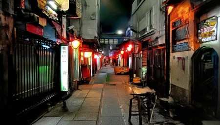 第八条：可以先试点再推广。别一上来就在全公司铺开，先选一个部门或一个区域试运行，发现问题及时调整。我