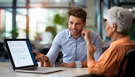 问：老员工抗拒使用CRM怎么办？
答：别强推。可以从他们最痛的点入手，比如“帮你记住客户生日”“自