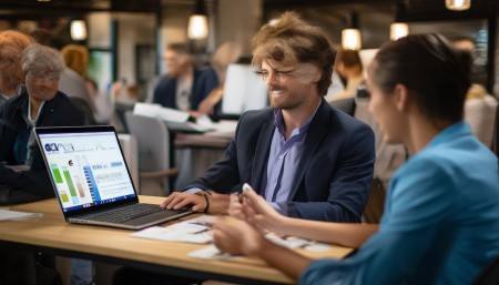 我们还搞了个小测试：让三个销售同时用不同CRM跟进同一组新线索，两周后对比结果。包括录入速度、跟进及